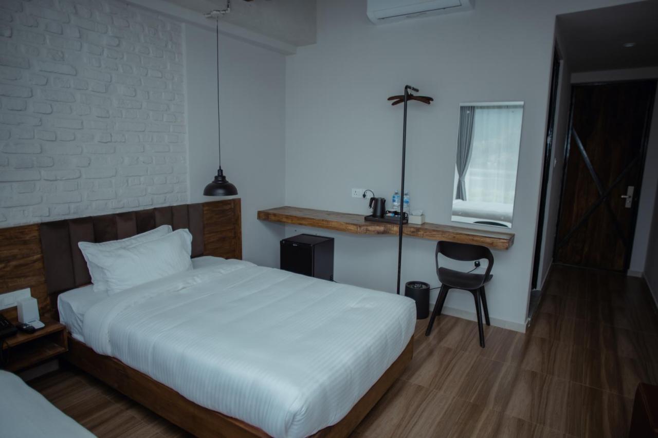 Jade City Hotel Pokhara Zewnętrze zdjęcie