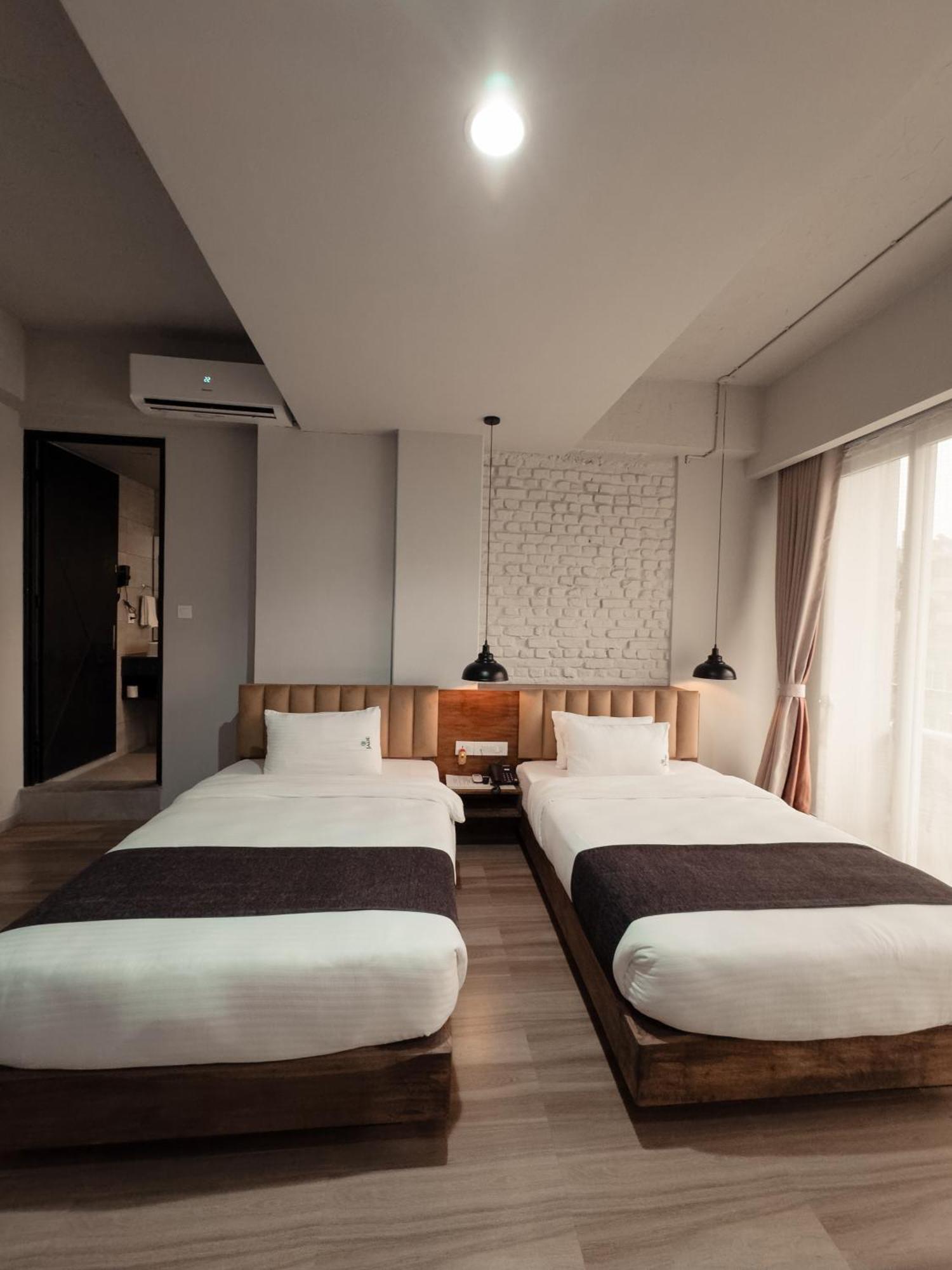 Jade City Hotel Pokhara Zewnętrze zdjęcie